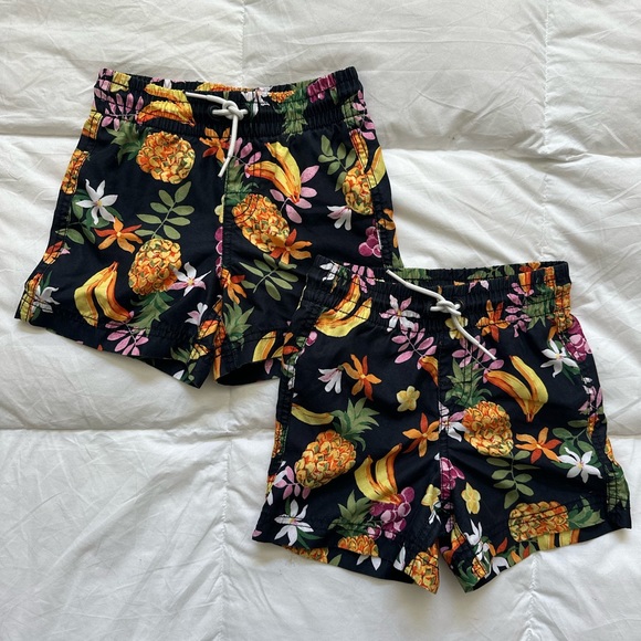 Old Navy Toddler Boys Print Swim Trunks - Picture 2 of 4